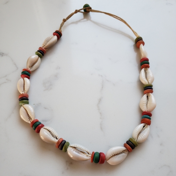 Y2K vintage cowrie shell knotted cord choker necklace​ with green Red Beads - Picture 5 of 7